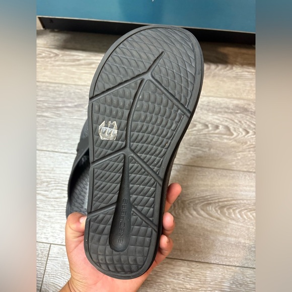 Skechers Men's Black Textured Flip Flops - Picture 6 of 10